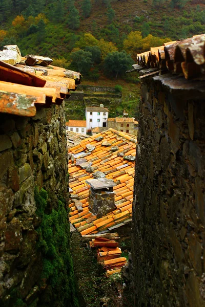 Small typical mountain village of schist — Stock Photo, Image