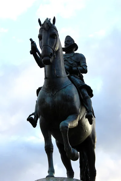 Staty av kung Filip av Spanien på plaza mayor, madrid — Stockfoto