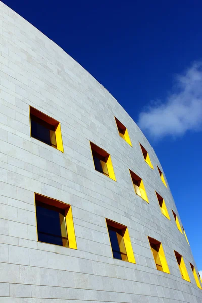 Detalj av en modern byggnad i Lissabon, portugal — Stockfoto