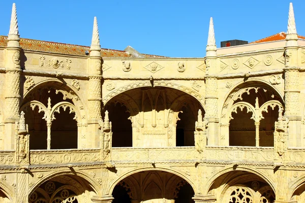 Claustro do Mosteiro dos Jerónimos, Lisboa, Portugal — Fotografia de Stock