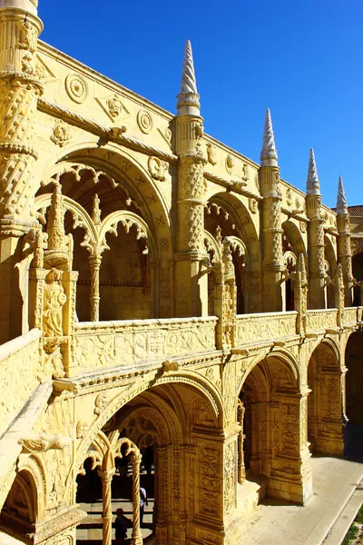 Claustro del Monasterio de Jerónimos, Lisboa, Portugal — Foto de Stock
