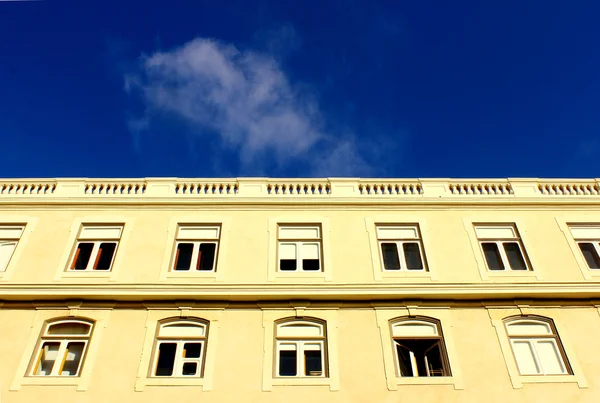葡萄牙里斯本一座旧建筑的细节 — 图库照片