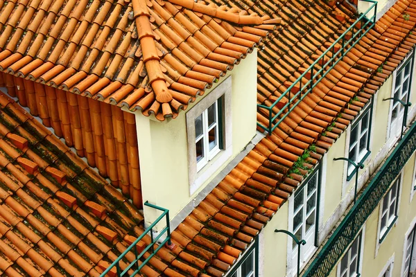 Detalle de algunos edificios antiguos en Lisboa, Portugal — Foto de Stock