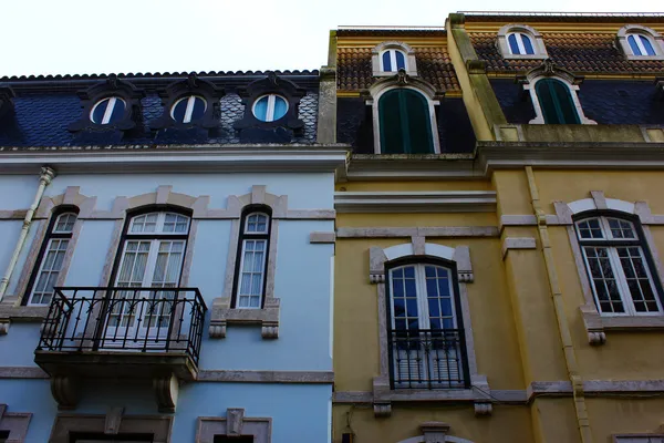 Detalj av en gammal byggnad i Lissabon, Portugal — Stockfoto