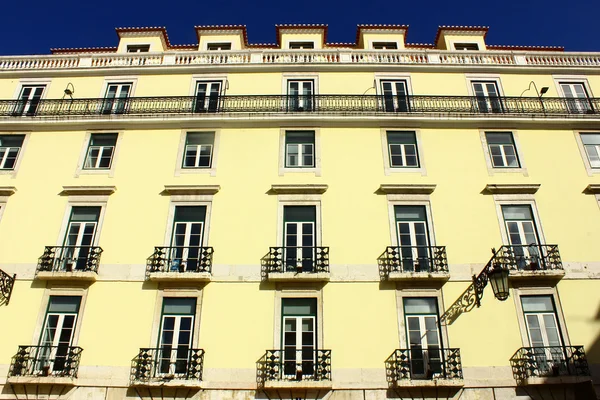 Detalj av en gammal byggnad i Lissabon, Portugal — Stockfoto