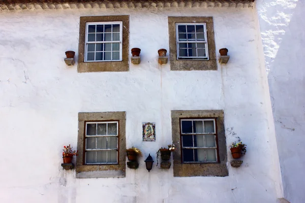 Detalle de un antiguo edificio en Obidos, Portugal — Foto de Stock