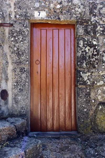 Detail van een deur bij monsanto, portugal — Stockfoto