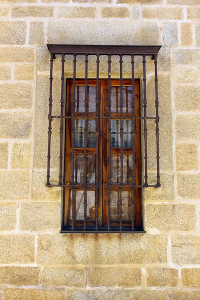 Detalhe de uma janela antiga em Alcantara, Espanha — Fotografia de Stock