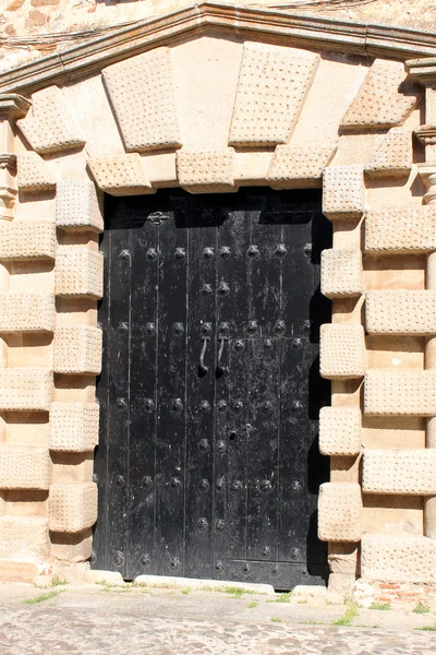Detail van een deur caceres, Spanje — Stockfoto
