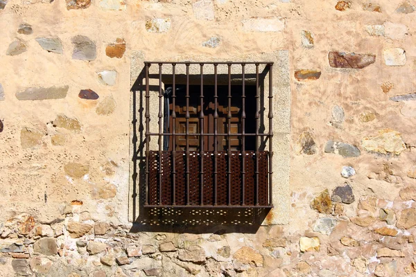 Detalhe de uma janela antiga, Cáceres, Espanha — Fotografia de Stock