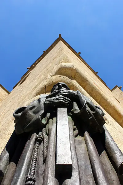 Socha na caceres katedrála, caceres, Španělsko — Stock fotografie