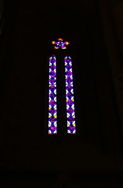 Деталь витража в Касересском соборе, Испания — стоковое фото