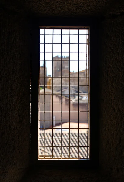 Detalj av en dörr på caceres, Spanien — Stockfoto