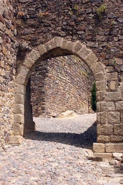 Detalj av en gammal dörr, castelo de vide, portugal — Stockfoto