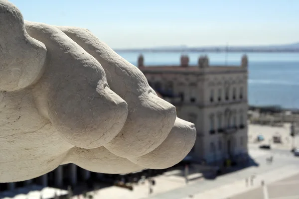 Detalj av en sten fot på bågen av Augustagatan, Lissabon — Stockfoto