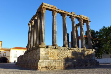 Roma tapınağı, Evora, Portekiz