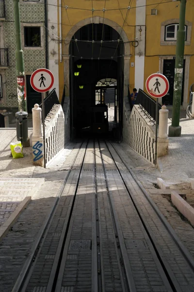 Tramvajová kolejnice na bica, Lisabon, Portugalsko — Stock fotografie