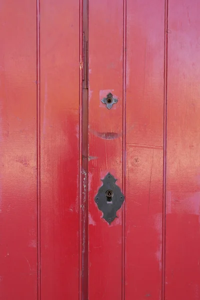 Rode houten deur achtergrond — Stockfoto