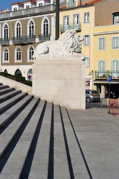 Detalhe de uma estátua de leão branco — Fotografia de Stock