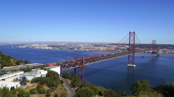 Ponte Abril Uma Ponte Suspensa Que Liga Cidade Lisboa Capital — Vídeo de Stock
