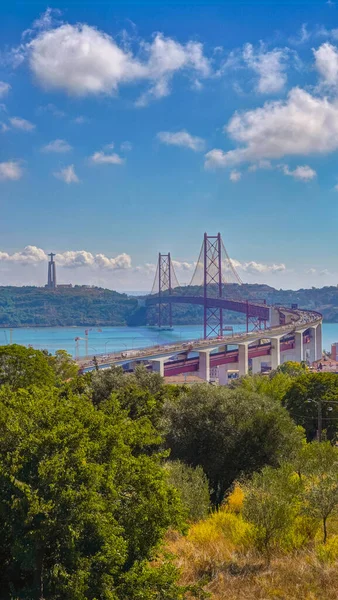 April Brug Lissabon Portugal — Stockfoto