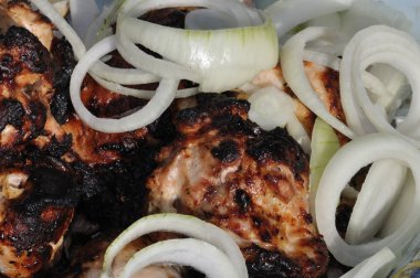 kızarmış et soğan ile