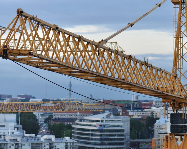 Pohled do Helsinek z roztržené jeřáb vysoké — Stock fotografie