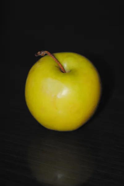 Ein frischer Apfel — Stockfoto