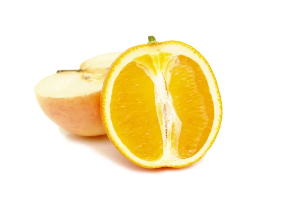 Skivat äpple och apelsin — Stockfoto