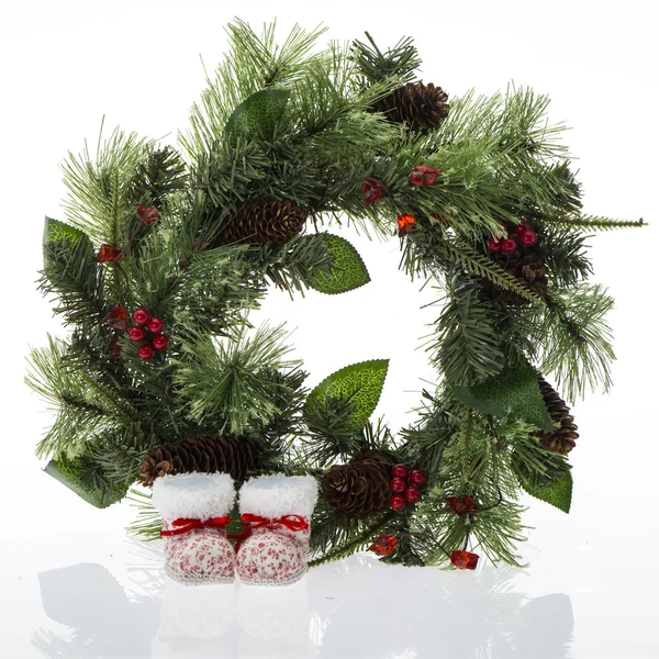 ホワイト クリスマス装飾的な花輪 — ストック写真
