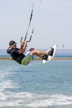 kitesurfer Kırım hava