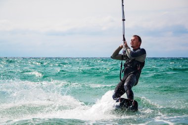 Karadeniz, Kırım'ın kitesurfer