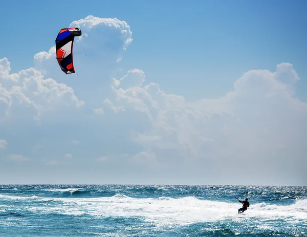 Kitesurfing eller kiteboarding — Stockfoto