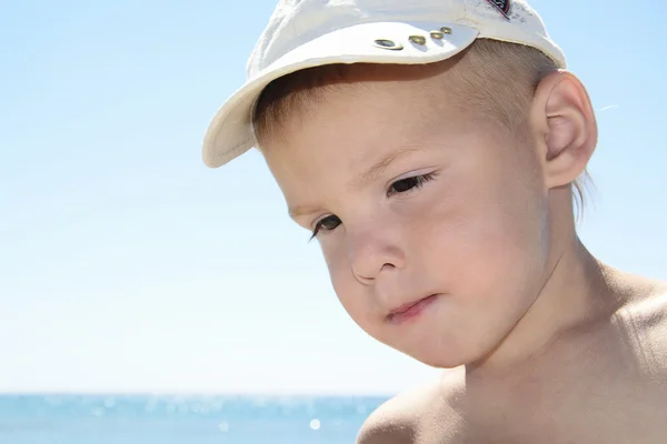 Portarit of boy on summer sea beach — Stock Photo, Image
