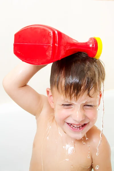 Boy water himself from watering can — Stock Photo, Image