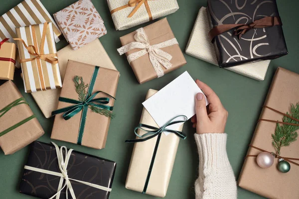 Fondo Navidad Con Cajas Regalo Sobre Fondo Verde Celebración Navidad — Foto de Stock