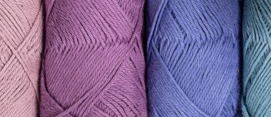 Yünlü pamuk ipliğinin yakın dokusu. Hobi, örgü örme, aptalca bir geçmiş.