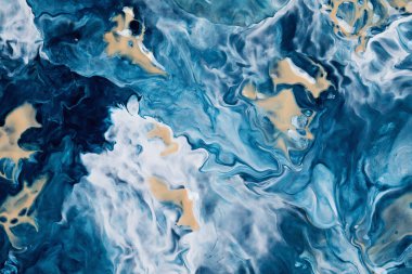 Soyut akrilik dökme sanatı okyanus renklerinde. Dalgalar ve girdaplar. Mermer efektli doku