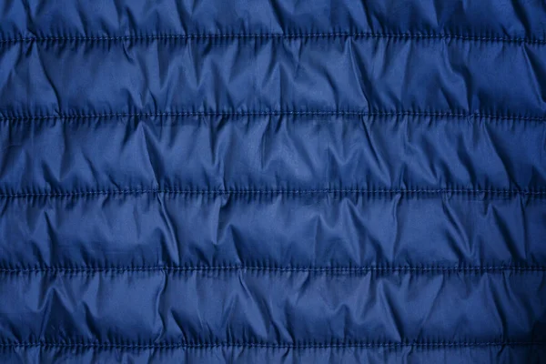 パッド入り ダウンジャケットのブルーの質感 都市の冬服の背景 キルティングパターン — ストック写真