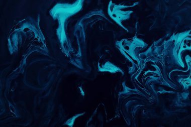 Soyut akrilik dökme sanatı okyanus renklerinde. Dalgalar ve girdaplar. Mermer efektli doku