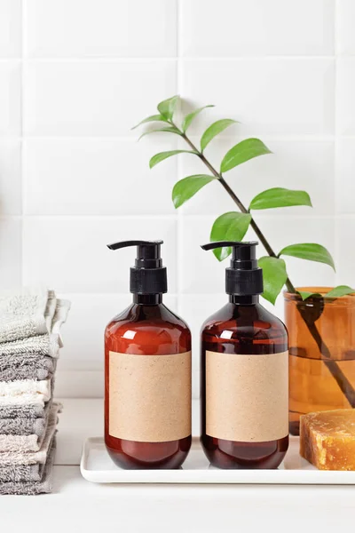 Cuarto de baño de estilo y organización. Estilo de vida orgánico y productos para el cuidado de la piel — Foto de Stock