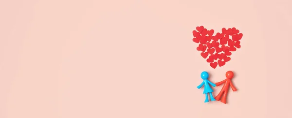 분홍색 배경 위에 인간 과 여성 의장 난감 한 모습을 그린 종이로 만든 하트와 장난감 형상 — 스톡 사진