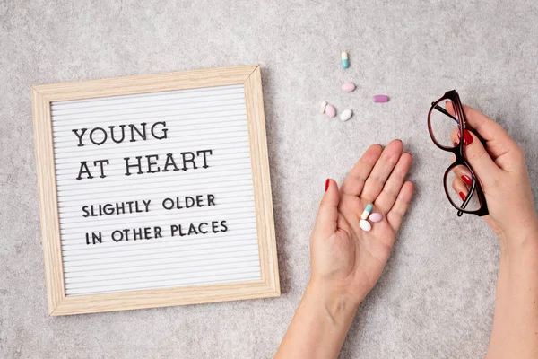 Letter Board Text Young Heart Slightly Older Other Places Woman — Stock Photo, Image