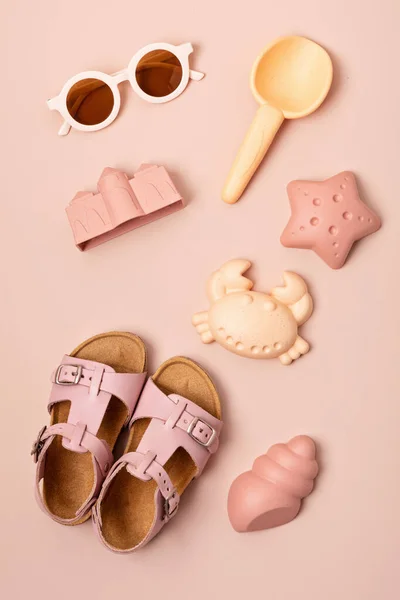 Kids Summer Accesories Sunny Days Vacations Sunglasses Sandals Sand Molds — ストック写真