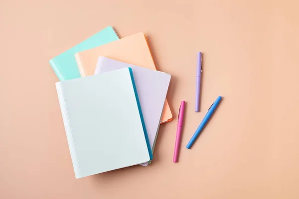 Bureaublad Met Notebooks Mockup Pastel Achtergrond School Kantoor Stationair Terug — Stockfoto