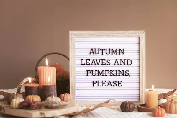 Plnou Nástěnku Text Podzimní Listí Dýně Prosím Podzimní Dekorace Stolů — Stock fotografie
