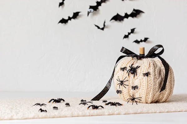Moderne Interieur Decoratie Voor Halloween Feest Met Handgemaakte Pompoen Spinnen — Stockfoto