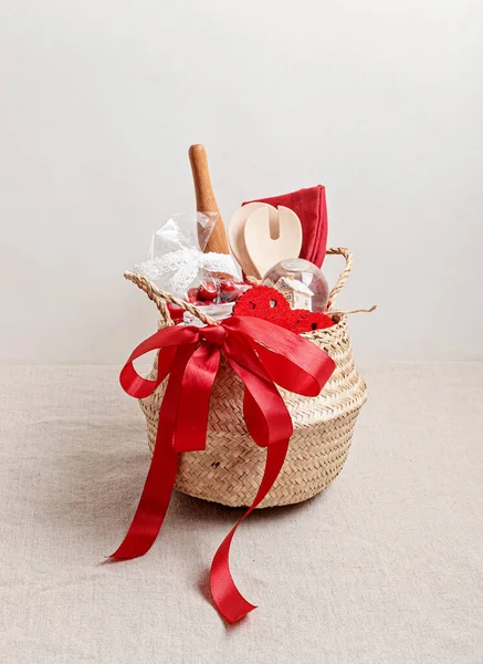 Refined Christmas Gift Basket Culinary Enthusiats Mug Fruit Tea Kitchen — Stock Photo, Image