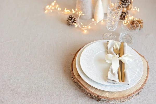 Apparecchiatura Della Tavola Natale Festivo Con Posate Oro Piatto Porcellana — Foto Stock