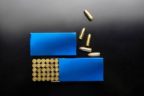 Cartouches Pistolet Sur Fond Sombre Munitions Pour Armes Boîte Cartouches — Photo